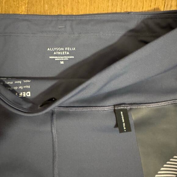 Allyson Felix X Athleta Legend 7/8 Leggings Medieval Violet Medium - Picture 3 of 4